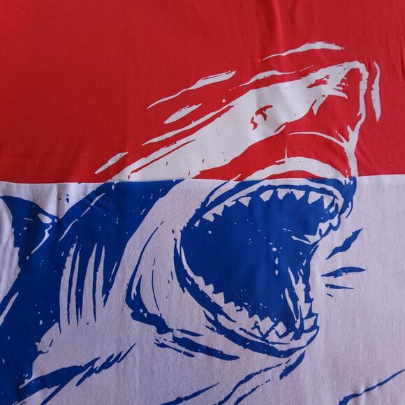 Mens Rare Universal Studios Graphic JAWS Movie Shirt Size Large Blue Red White - Picture 2 of 9